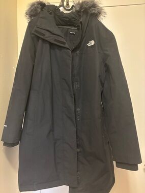 The North Face Women's Black Trench-Style Parka with Faux-Fur Trim